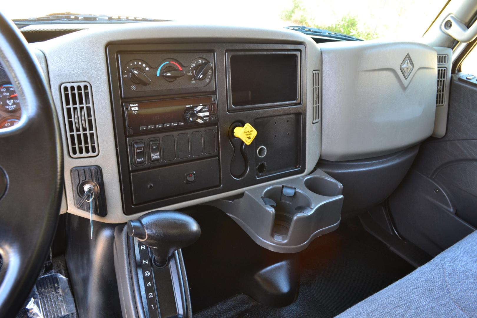 2016 WHITE /BLACK INTERNATIONAL 4300 with an CUMMINS ISB 6.7L 220HP engine, ALLISON 2100HS AUTOMATIC transmission, located at 9172 North Fwy, Houston, TX, 77037, (713) 910-6868, 29.887470, -95.411903 - Photo#21